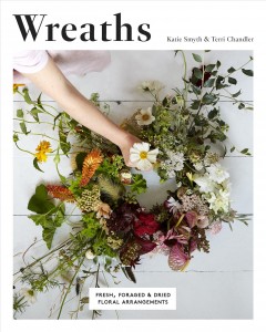 Wreaths : fresh, foraged & dried floral arrangements  Cover Image